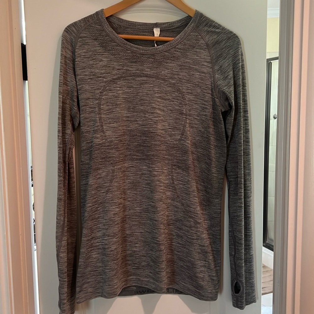 Women’s Lululemon Swiftly Tech long sleeve